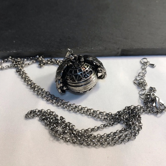 Angel wings expandable photo locket - Picture 4 of 6